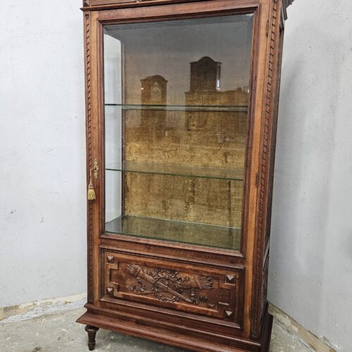 Orzechowa gablota francuska witryna serwantka