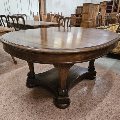 Duży orzechowy stół chippendale z Francji