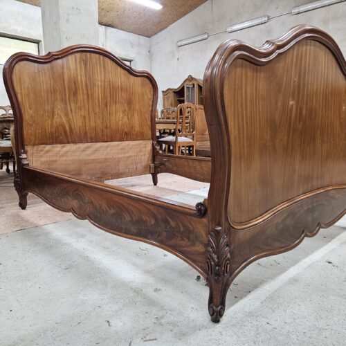 Stare francuskie łóżko ludwikowskie