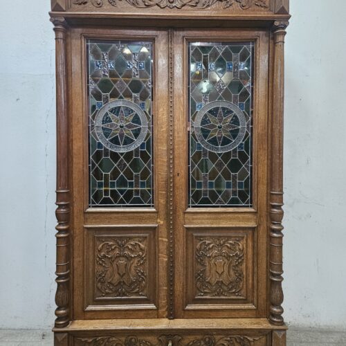 Stara dębowa biblioteczka eklektyczna z witrażem Francja