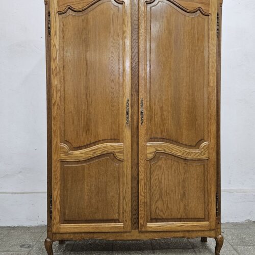 Wąska szafa Ludwikowska z drążkiem na wieszaki Francja