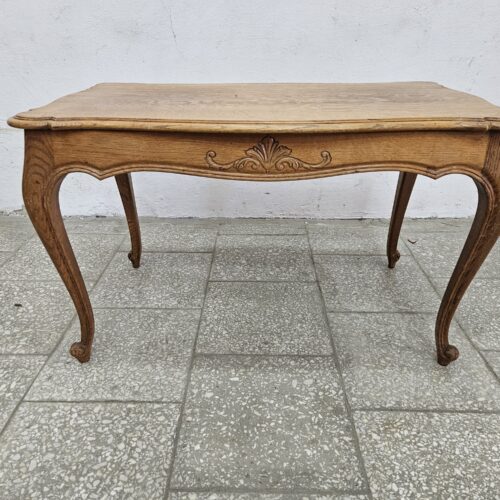 Kawowy stolik ludwikowski z Francji /