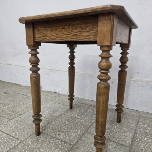 Stary stolik kolonialny z Francji