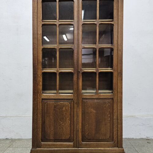 Zgrabna stara biblioteczka z Francji