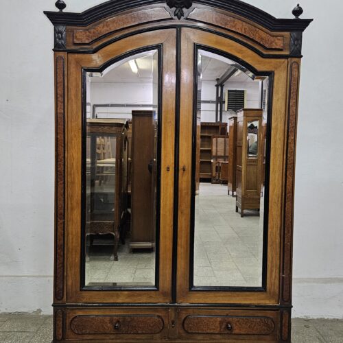 Stara szafa ubraniowa z Francji