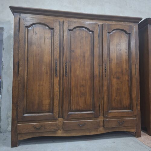 Solidna dębowa szafa rustykalna z Francji