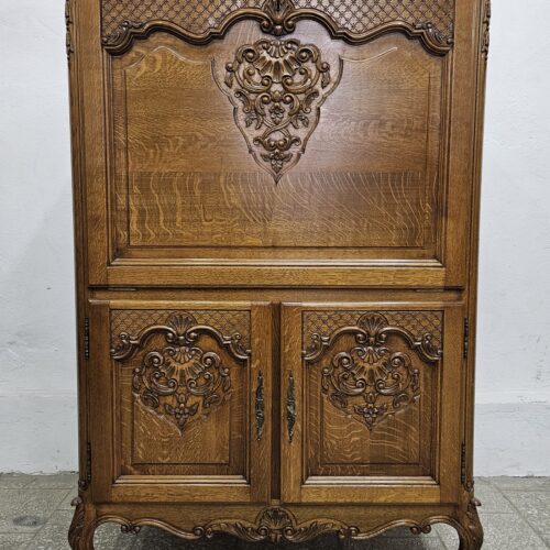 Wysoka komoda ludwikowska na telewizor